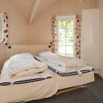 Six-bedroom In *