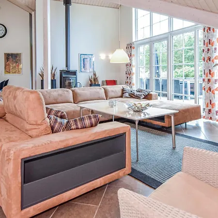 Vakantiehuis Six-bedroom In