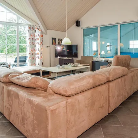 Feriehus Six-bedroom In Blåvand